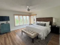 Updated Townhome, Secluded Beach + Pool