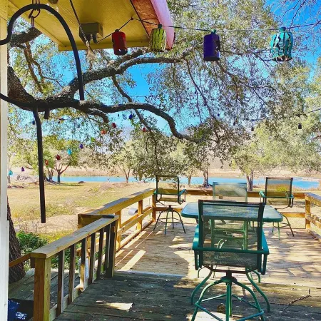 Riverfront Home w/kayaks, firepit, grill, fish 8mi Coopers 8mi Castell Gen Store