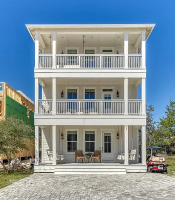 Gorgeous Inlet Beach Home close to 30A * 4 min walk to Beach * Bike to Rosemary
