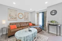 Modern Oasis- Downtown Luxury Stay, Spacious Cozy Home