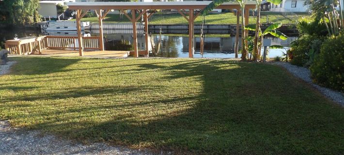Shadow's Oasis, Tropical Cozy 2/2 w/ Pool, Sundeck & Fishing in your own space! Hotels in Okeechobee County