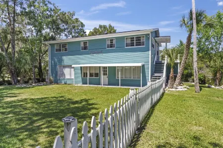 Unique Waterfront Retreat in Homosassa, scenic views, kayakers,boaters paradise