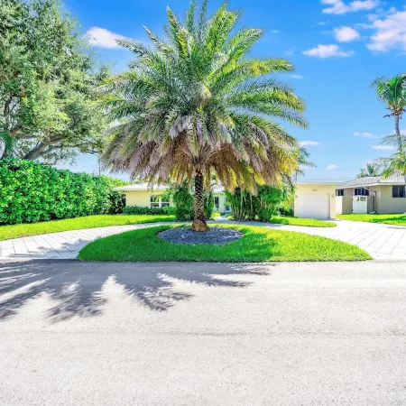 Heated Pool+Hot Tub! Private Beach Access!