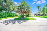 Heated Pool+Hot Tub! Private Beach Access!