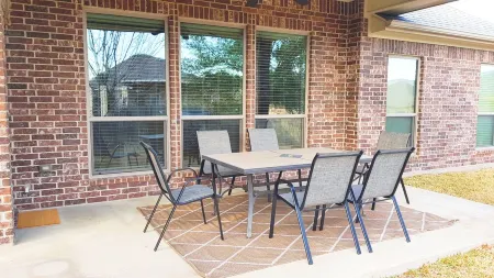 QUIET & SPACIOUS - Amiable Modern Home - Belton Oaks