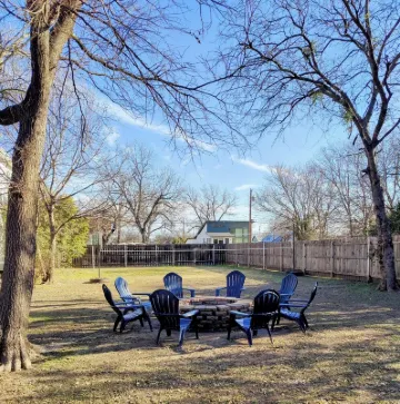 The Conner House-Walk to Magnolia!