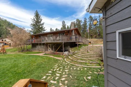 Paradise by the Creeks edge, hot tub overlooking creek, bar area w/ music BT