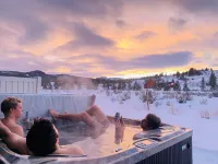 Idyllic Big Sky Stay, Immaculate 3bed/3bath Townhome, Private Hot Tub - Jakuzi