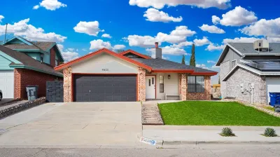 LUXURY EL PASO THEMED HOME W/ FUTURISTIC SHOWERS Hotels near National Border Patrol Museum