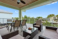 Sombrero Siesta: Heated Pool & Stunning Canal Views