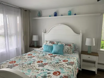Beautiful House in Hyannis Harbor! Perfect Location & Beach Pass!