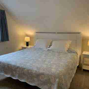 Oceanfront Carriage House Apt. w/ Spectacular Views Rooms