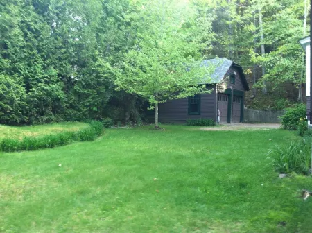 Olympic House on Main Street Village and Mirror Lake Whottub Pingpong Foosball