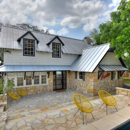 LOCATION!!  Lake Travis Waterfront~Pool, Spa, Outdoor Kitchen, Location