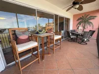 Charming 2-bedroom condo in amazing North Redington Beach with AC, WiFi Hotels in North Redington Beach