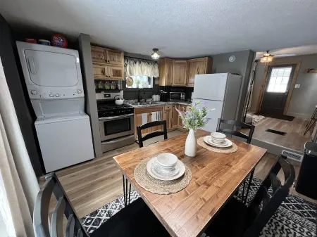 Small private home walking distance to Suny Potsdam/Clarkson!