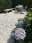 Charming Cottage, Close to Lower Main Street.