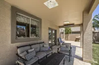 Amazing pool, arcade game and basktball game loft, pool table, 5 bedrooms