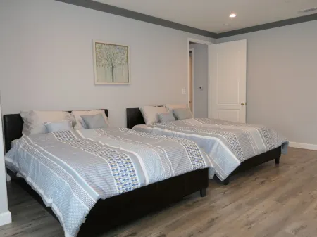 * Living Large * Newly Built * Disneyland & Beaches