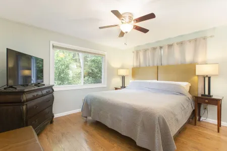 Come to Asheville! NEWLY REMODELED & Only 4 Mins to DT AVL, Dog Friendly, FP