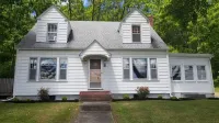 Cute Cape on Keuka Lake with Boat Launch Prime Location