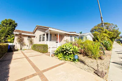 Quiet Family La Jolla Vacation Home - Steps to Windansea Beaches & Village 鳥石嶼附近的飯店
