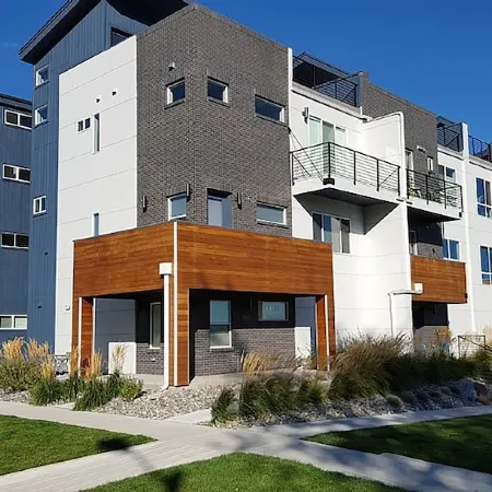 Spacious Townhouse with Rooftop Deck! Super close to Downtown Denver!