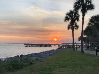 St Simons Island,  2 bedroom, 2 bath condo, short walk to village and beaches.