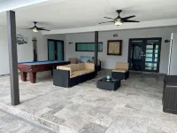 Spacious 5-bedroom Luxury villa with AC and fitness room in fabulous Miami Hotels in Sunset