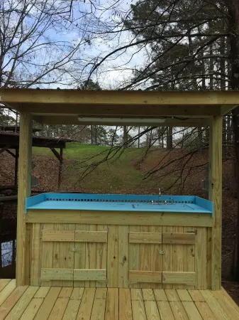 Newly Renovated Lake House with Large Dock-Fire pit-fish cleaning station Отели в г. Сабин Пэриш