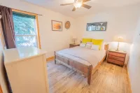 3 Bed 2 Bath,  Pets, Parking, Free Shuttle, walk to Elk Ave and Downtown!