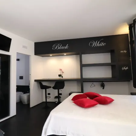 Black&White Otranto Suite