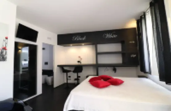 Black&White Otranto Suite