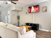 4 Mins to ATT Stadium! Cozy 2-bedroom Duplex Unit in charming Arlington