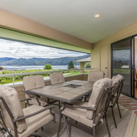 Wapato Point Halmalka Condo 510B 3 Bed 2 Bath Sleeps 8, Lake Views, Next to Pool