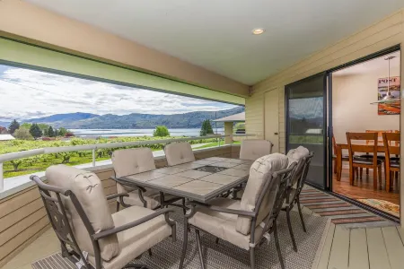 Wapato Point Halmalka Condo 510B 3 Bed 2 Bath Sleeps 8, Lake Views, Next to Pool