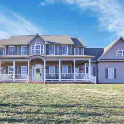 Spacious Getaway for 22 w/ Pool, Hot Tub & Huge Game Room – Perfect for Groups! Hotel Exterior