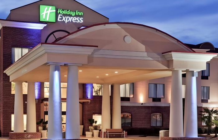 Holiday Inn Express & Suites FOREST by IHG