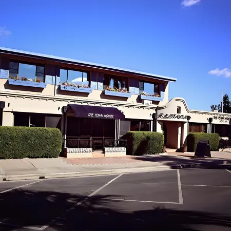 The Town House Motor Inn