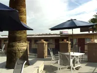 Desert Hills Motel