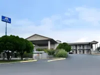Days Inn by Wyndham Boerne Hotels near Patrick Heath Public Library