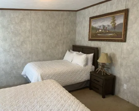 LOCATION! LOCATION!! WALK TO FESTIVALS AND HUNTER MOUNTAIN!!!! Hotels in Hunter