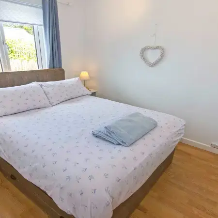 Swallows Beach Chalet |Sleeps 6 Walk to the Beach