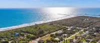 Island Beach Cottage: Your Zen Retreat by the Sea. - 4-Star