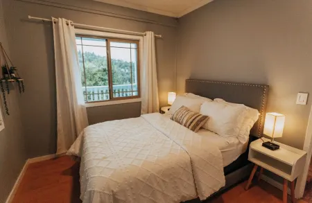 Charming Retreat with Stunning Lake Views.