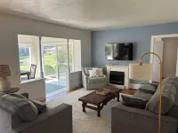 Charming 3-bedroom house with WiFi, AC in fantastic Gloucester Point Hotels in Gloucester County