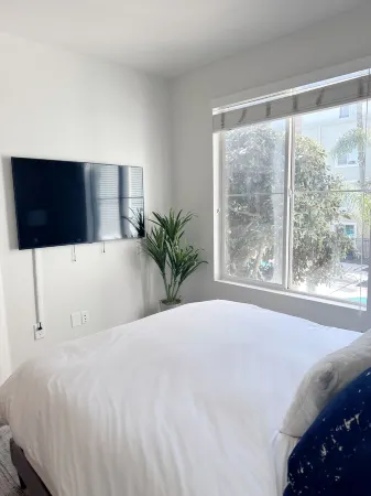 Cute Poolside Unit, 2 Miles from the Beach Отели рядом с достопримечательностью «Fisherman's Village»