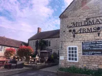 อาวุธเมล์ดเมย์ โรงแรมใน