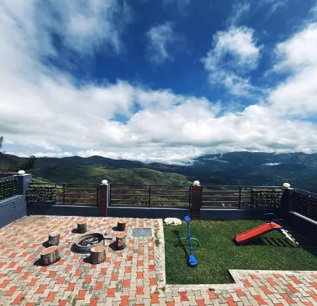 Mist View Отели рядом с достопримечательностью «Poombarai village»