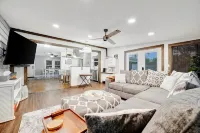 Outdoor Poolside Family Oasis - Historic Bradenton